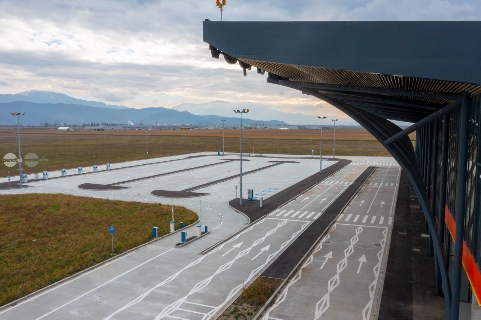 premiera-la-aeroportul-brasov:-charter-spre-praga,-cu-transfer-gratuit-si-din-targu-mures-si-reghin