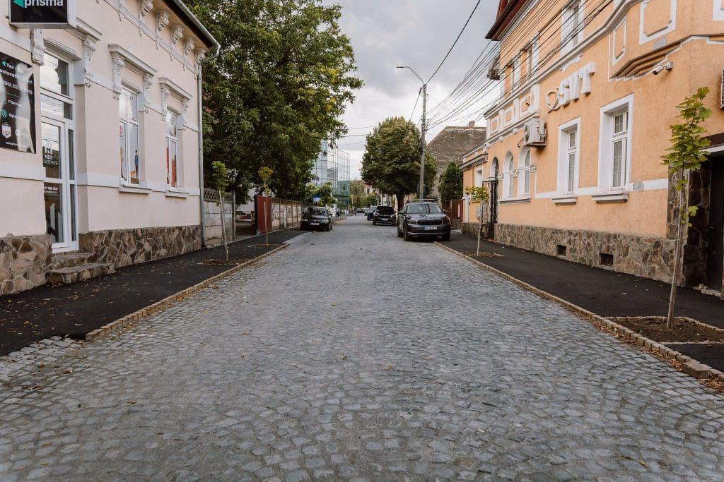 strada-dr-knopfler-vilmos,-modernizata.-lucrarile-au-pastrat-„identitatea-si-farmecul-de-odinioara”