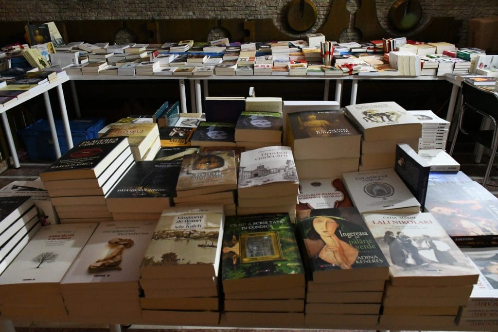 bookfest-continua-si-azi:-multiple-lansari-de-carte-si-intalniri-cu-autori.-afla-programul-de-azi