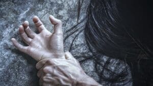 politistii-au-intervenit-in-primele-opt-luni-ale-anului-la-peste-100.000-de-sesizari-privind-violenta-domestica