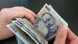 castigul-salarial-mediu-net-la-nivel-national-a-ajuns-la-aproape-5.300-de-lei-pe-luna