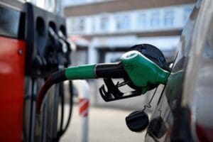 pretul-unui-litru-de-benzina-standard-a-atins-la-unele-statii-un-nou-maxim-istoric