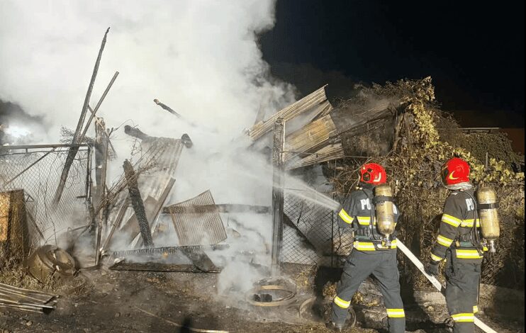 incendiu-la-o-anexa-gospodareasca-in-sanmihai-de-padure