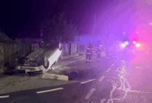 accident-in-comuna-suseni.-un-autoturism-rasturnat-in-afara-partii-carosabile