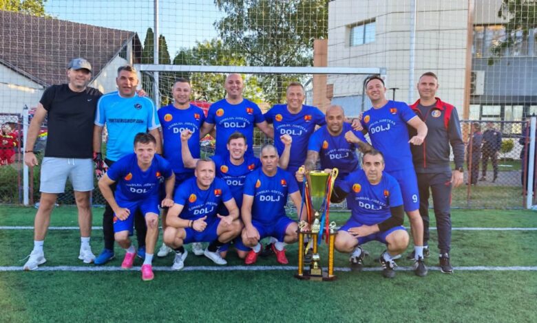isu-mures,-vicecampioana-nationala-la-minifotbal-+40.-competitia-s-a-desfasurat-la-targu-mures