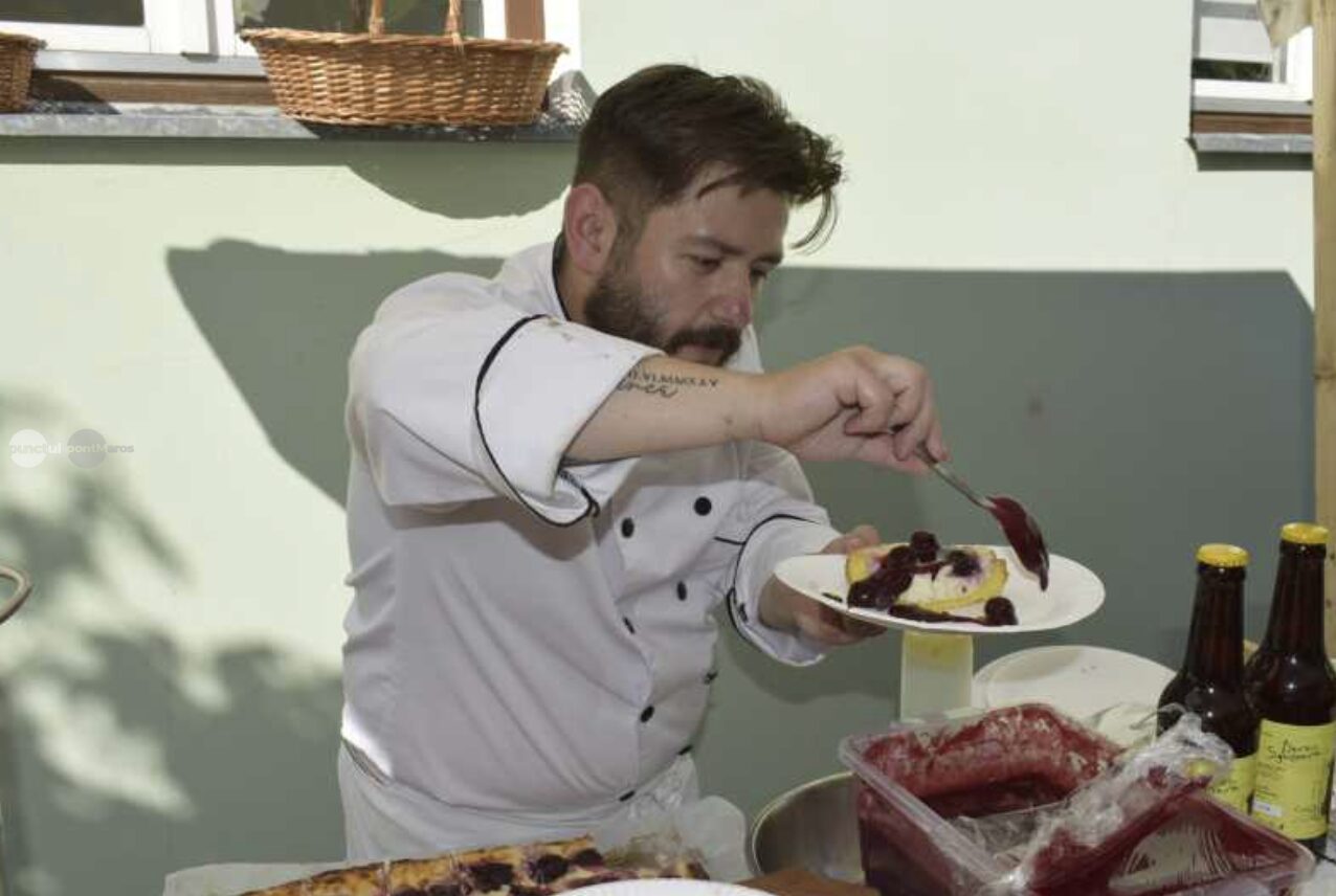 prima-editie-a-gastronomica-sighisoara-a-debutat-in-cetatea-medievala-–-un-circuit-cu-18-preparate-si-‘turism-lent’