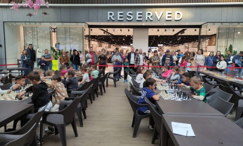 concurs-de-sah-la-shopping-city-targu-mures,-de-ziua-mondiala-a-educatiei
