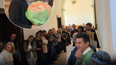 o-viata-in-slujba-comunitatii:-primarul,-mesaj-de-recunostinta-pentru-o-angajata-care-a-iesit-la-pensie-dupa-32-de-ani-in-primarie!