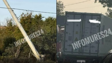 trafic-ingreunat-pe-dj-151d,-in-mures:-camion-intrat-intr-un-stalp-de-electricitate-la-stejeris!