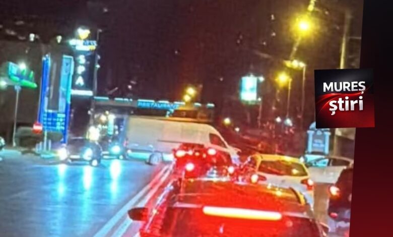 accident-in-fata-hotelului-sandoria:-trafic-ingreunat-la-iesirea-din-targu-mures!