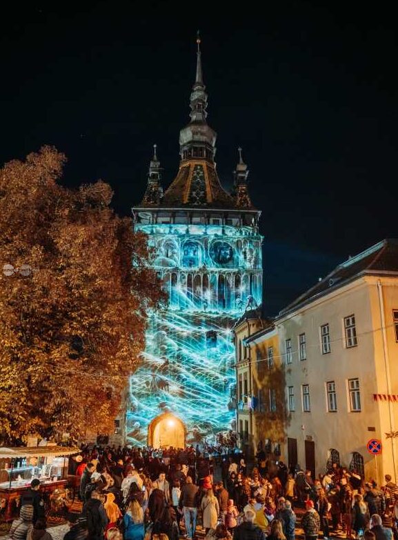 magie-medievala-si-proiectii-3d-la-a-doua-editie-a-festivalului-„halloween-in-cetate”-de-la-sighisoara