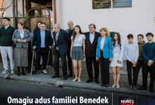 omagiu-adus-unei-familii-remarcabile:-placa-comemorativa-dezvelita-la-targu-mures-in-cinstea-familiei-benedek!