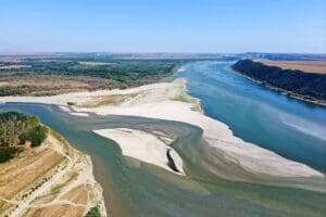 traficul-fluvial-de-marfuri-este-in-continuare-blocat-in-ambele-sensuri-la-kilometrul-280-al-dunarii