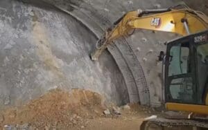 cnair:-lucrarile-la-tunelul-boita-1-de-pe-autostrada-sibiu-–-pitesti-au-ajuns-la-un-stadiu-fizic-de-45,11%