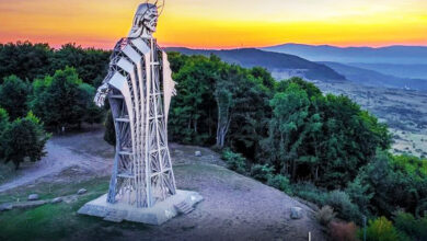 destinatie-de-weekend-|-„rio-de-janeiro-din-harghita”:-uriasul-de-otel-de-pe-dealul-gordon!