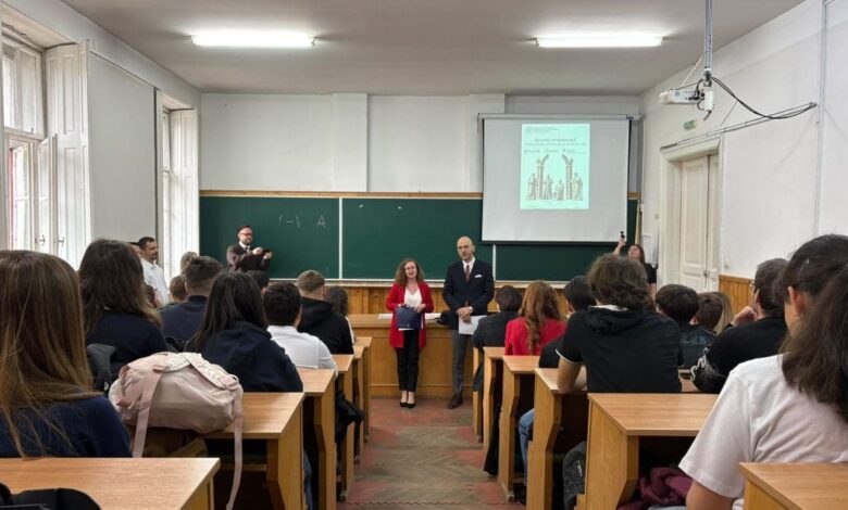 facultatea-de-stiinte-si-litere-„petru-maior”-umfst,-omagiu-adus-scolii-ardelene.-studenti-si-elevi-prezenti-la-discutii-si-workshop-uri