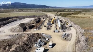 autostrada-a8-targu-mures–targu-neamt:-peste-320-de-muncitori-si-245-de-utilaje-mobilizate-pe-lotul-joseni–ditrau-(video)