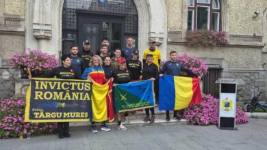 o-mama-si-cei-doi-fii-ai-sai-au-purtat-stafeta-veteranilor-invictus-de-la-odorheiu-secuiesc-la-targu-mures