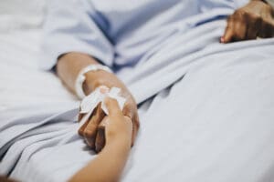 pacientii-asigurati-au-dreptul-la-scutece-pentru-adulti-compensate,-indiferent-de-caracterul-temporar-sau-permanent-al-afectiunii