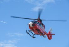 un-adolescent-de-16-ani-care-si-a-prins-mana-intr-o-balotiera,-transportat-cu-elicopterul-la-targu-mures