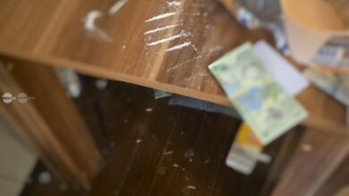 doua-persoane-retinute-de-diicot-targu-mures-pentru-trafic-de-droguri.-aproape-un-kilogram-de-„cristal”,-descoperit-de-anchetatori
