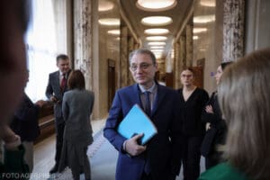 cabinetul-niculescu-se-va-prezenta-in-parlament-pentru-audierea-ministrilor-propusi-si-votul-din-plenul-reunit