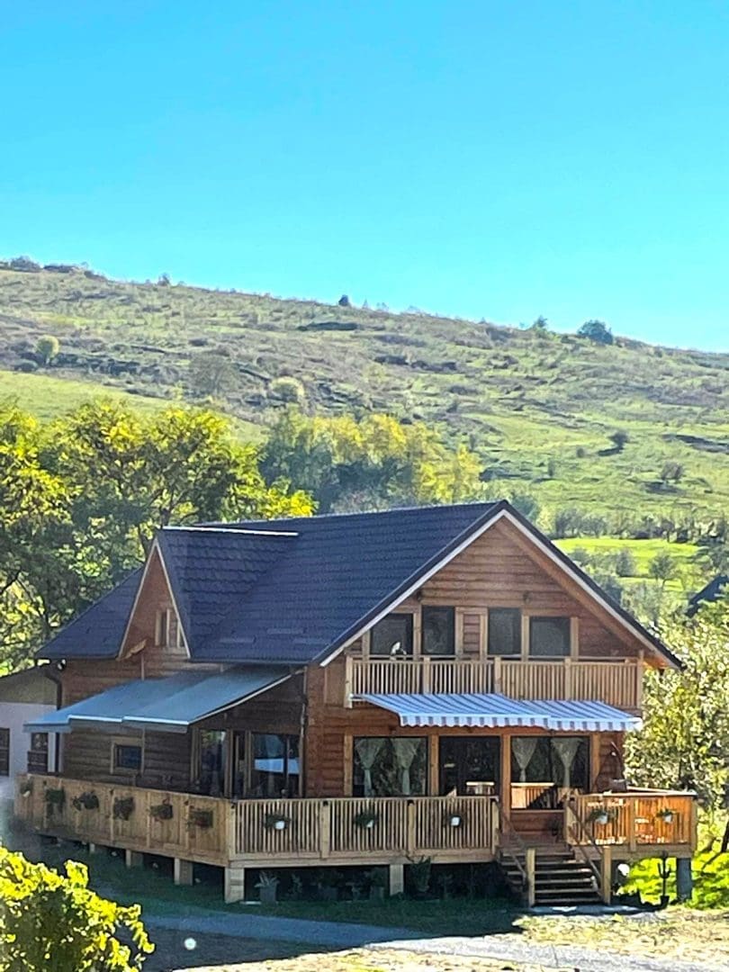 cottage-&-garden-batos,-locul-unde-lemnul-povesteste,-iar-natura-te-incarca-cu-energie