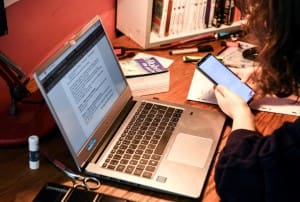 cursuri-online-pentru-elevii-scolii-din-bistrita-unde-s-a-produs-atacul-cu-cutitul,-comis-de-un-elev