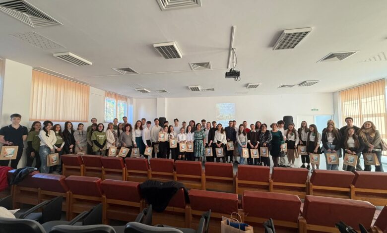 elevi-din-cinci-licee-muresene,-inclusiv-din-tarnaveni,-au-participat-la-un-concurs-de-educatie-financiara-si-antreprenoriat