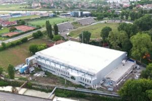 patinoarul-artificial-din-targu-mures,-pregatit-sa-gazduiasca-campionatul-mondial-de-hochei-pe-gheata