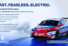premiera-europeana-la-shopping-city-targu-mures:-primul-tesla-model-3-destinat-competitiilor-sportive,-prezentat-in-cadrul-unui-eveniment,-alaturi-de-pilotul-dominic-marcu