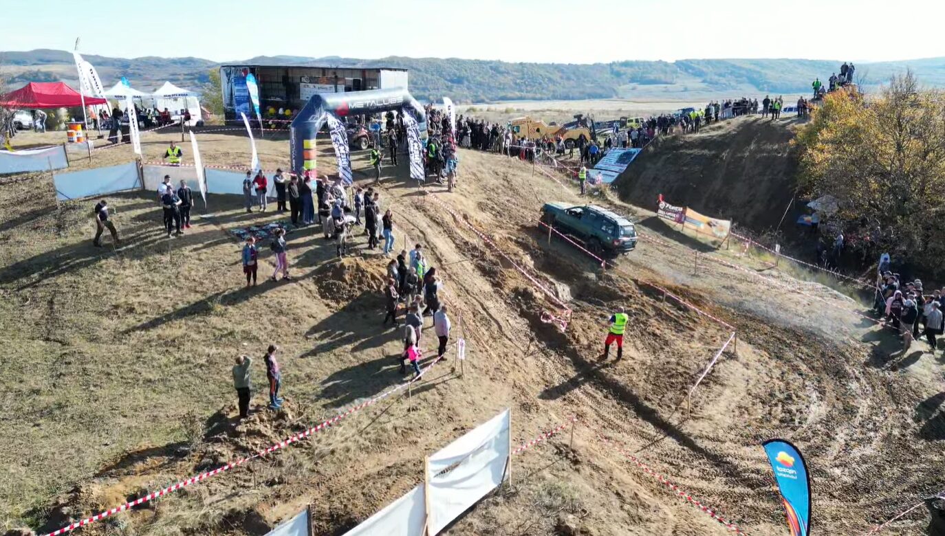 (video)-doua-zile-de-adrenalina-si-competitii-off-road-la-hodosa,-in-judetul-mures