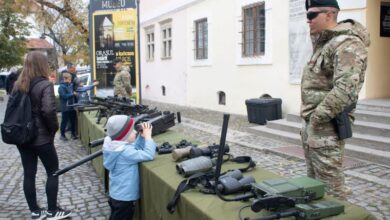 foto:-drone-militare,-armament-si-vehicule-tactice,-prezentate-publicului-in-cetatea-targu-mures