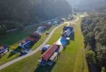 lucrezi-de-acasa?-un-resort-din-harghita-ofera-cazare-pentru-o-luna,-de-la-9900-de-lei.-o-vila-intreaga-in-mijlocul-naturii